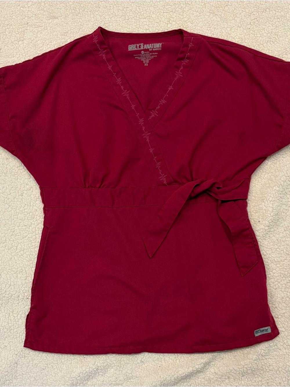 Grey’s Anatomy Women's V-Neck Tie-Waist Scrub Set in Deep Berry - Picture 4 of 7